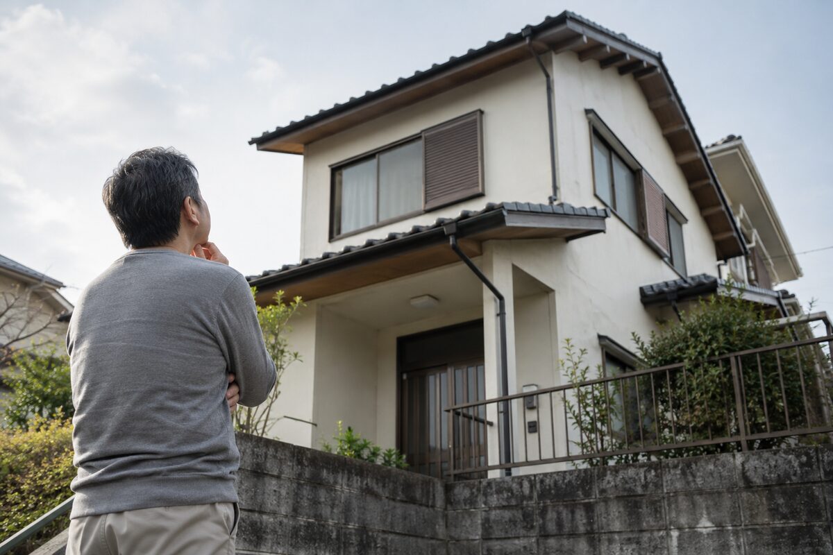 家が売れない原因の切り分けと、価格・媒介契約の見直しや買取への切替を解説する記事のイメージ